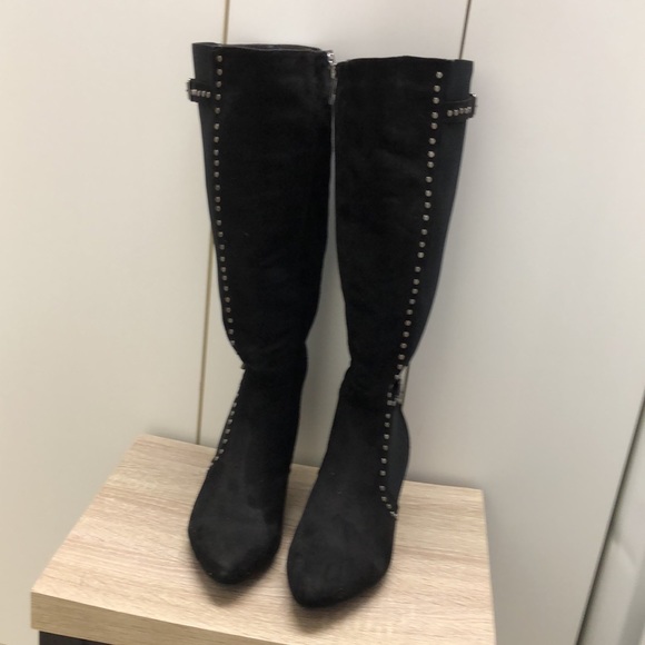 Woman’s suede boots 2 1/2 inch heel - Picture 7 of 13